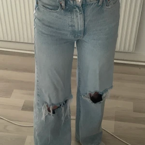 Blåa jeans - Köpte på Gina för ett tag sen. Men inte haft användning för dom. Så jätte bra skick