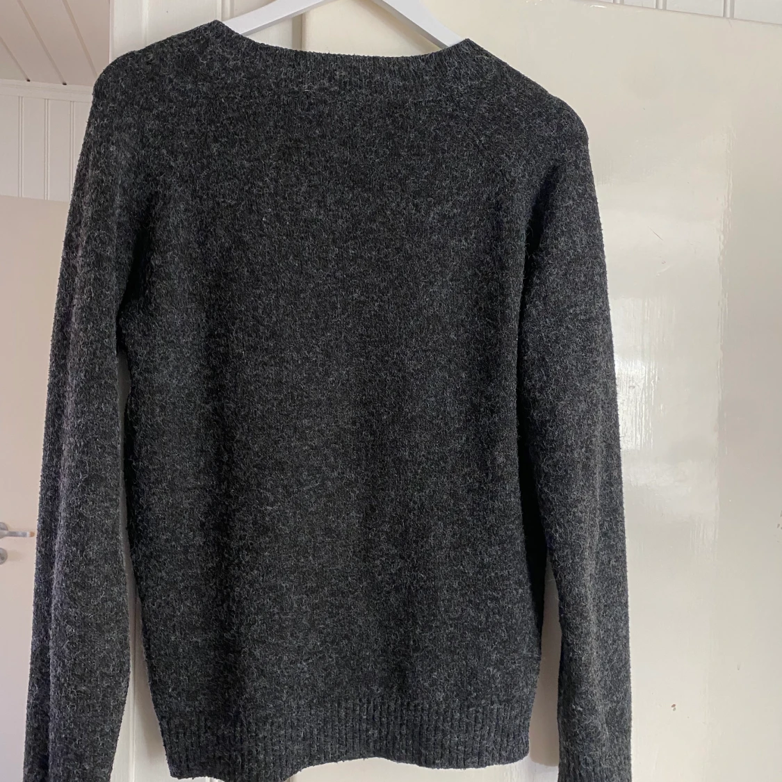 Grå/svart stickad tröja - 90