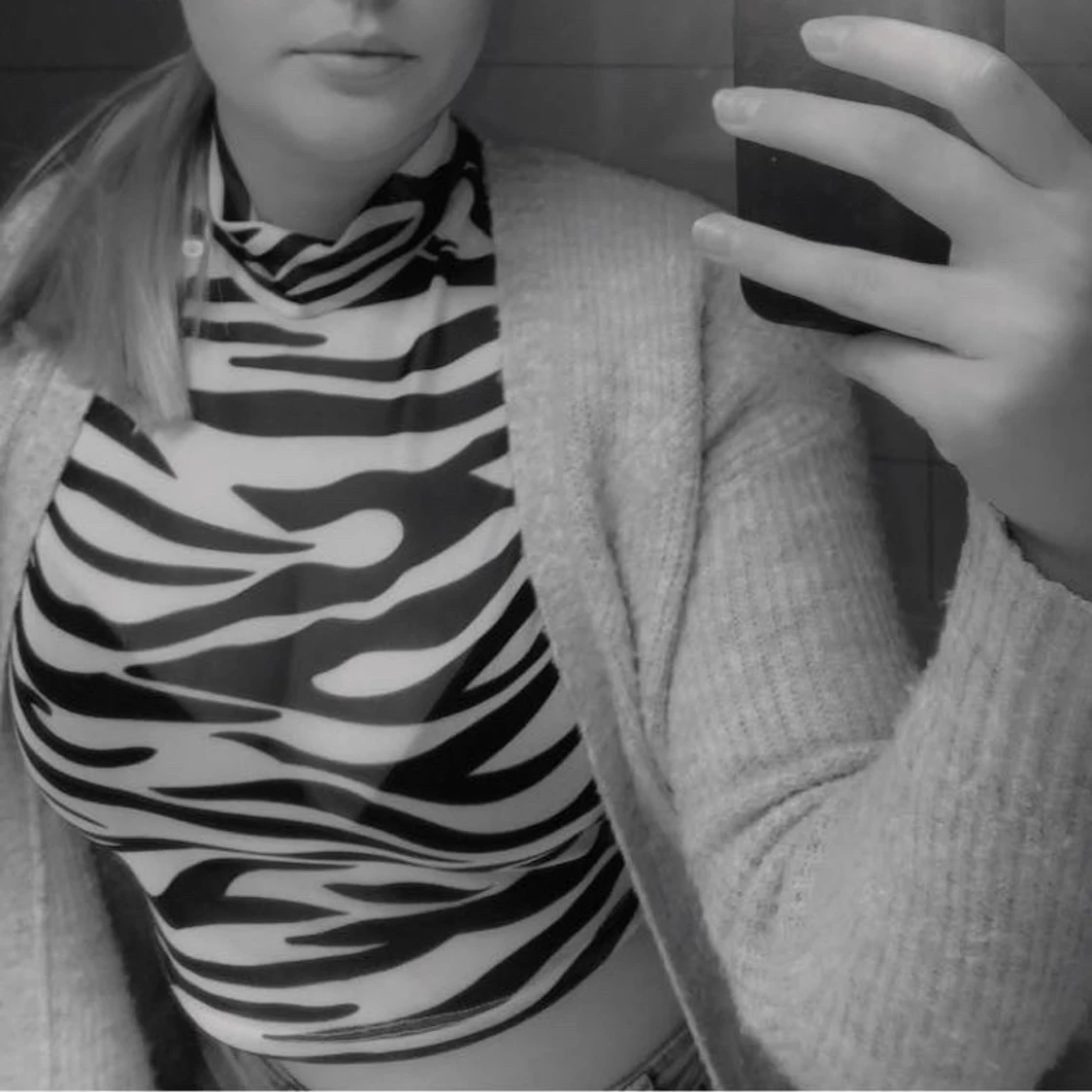 Croppad, zebramönstrad tröja storlek M