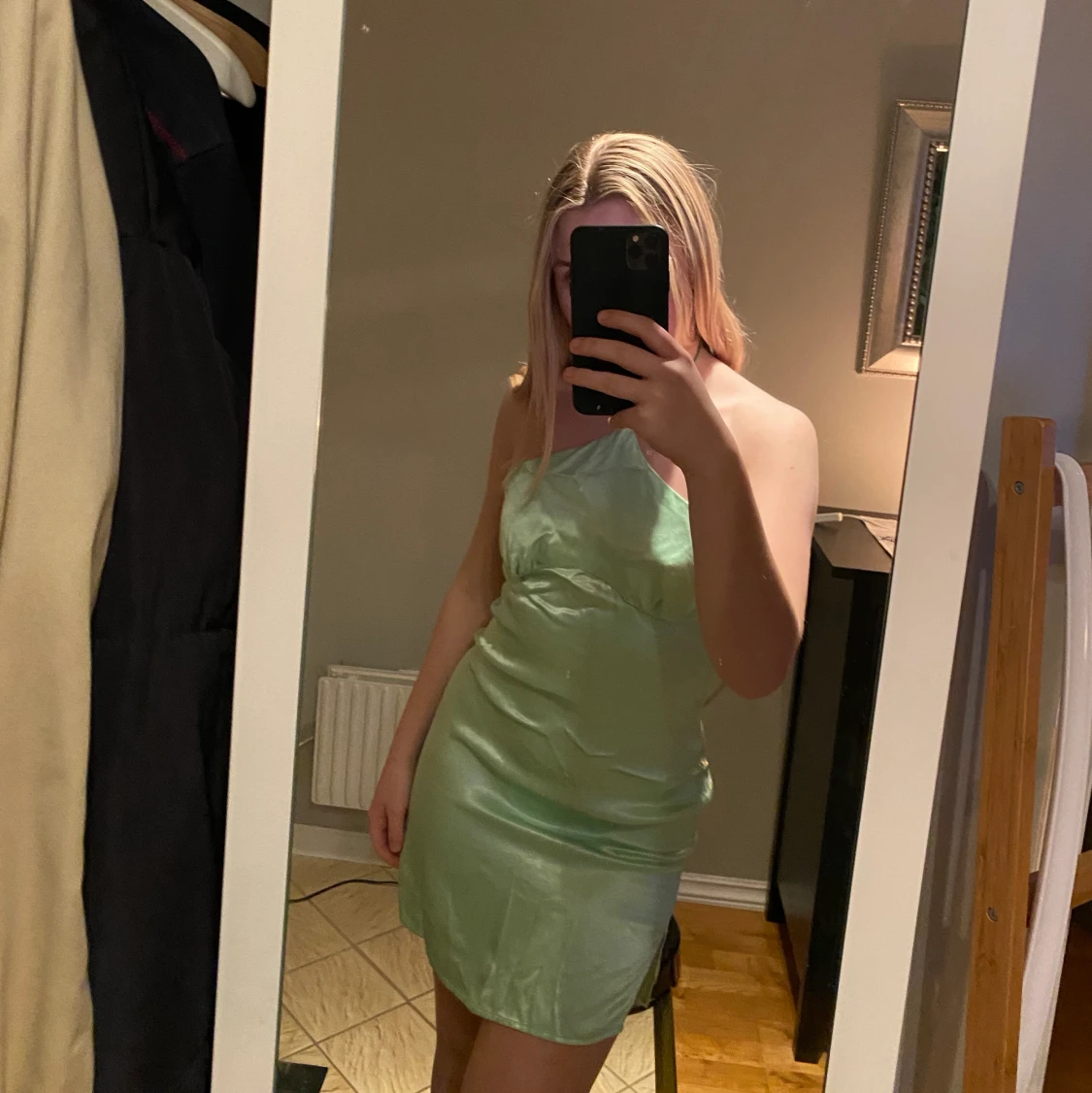 Satin klänning strl S 💚💚 - 90