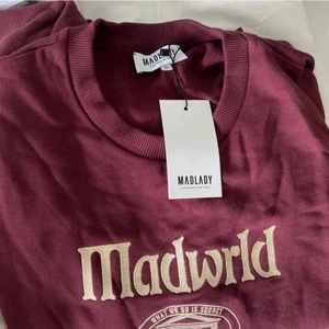 Hoodie - Oanvänd med lappar kvar, storlek XL men passar alla storlekar från S-XL från madlady!!!