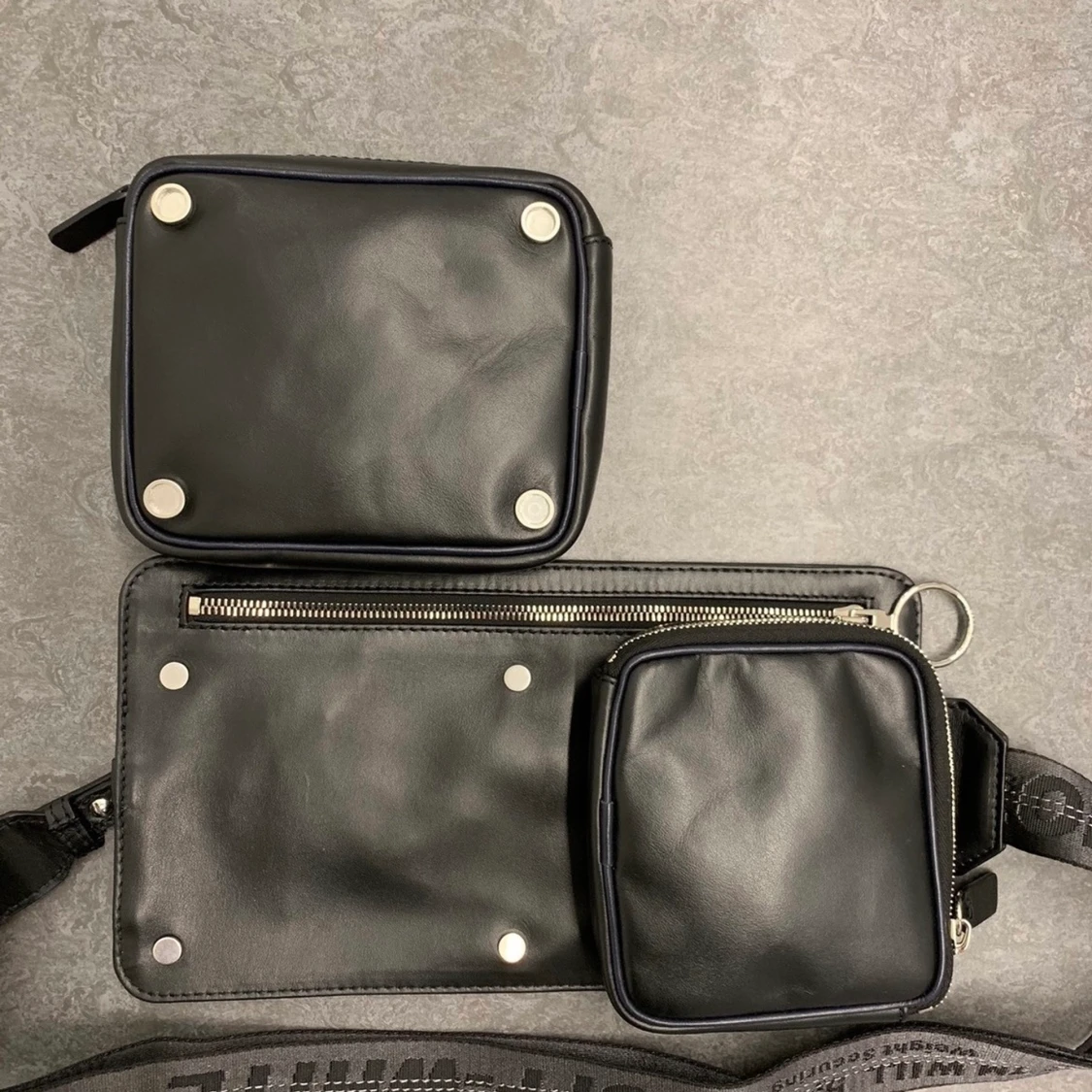 Off white leather black midjeväska  - 91