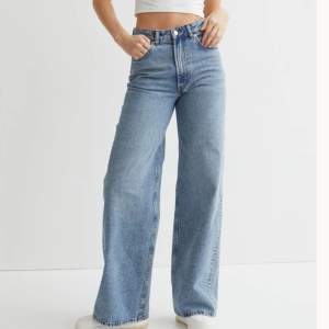 Säljer baggy jeans i storlek 40 då don är för stora för mig dom är använda kan sänka priset om det behövs