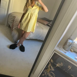 Klänning  - Så sjukt snygg klänning som passar perfekt till sommaren, aldrig använd😍