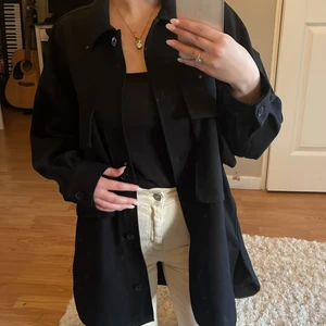 Kappa från zara - Kappa använd några gånger från zara. Köpt för 400kr och säljer för  100kr+ frakt. Priset går att diskuteras