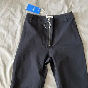 Weekday pants size 34 black. Bought them on sellpy but never used them.  