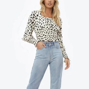 Sommar topp - Säljer denna supersöta toppen från chiquelle som endast är använd 1-2ggr. Säljes pga kommer tyvärr inte till användning 🥲 