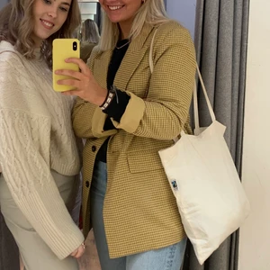 Gulrutig kavaj - Snygg oversized kavaj från Gina Tricot. Passar perfekt till både vardags och fest❤️