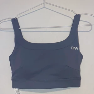 Sporttopp från ICIW, xs -  En sport topp från ICanIWill i en fin blå färg. Storlek XS. Aldrig använd. Säljer på grund av den är för liten på mig 