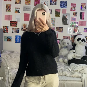 Stickad tröja  - Svart stickad tröja 