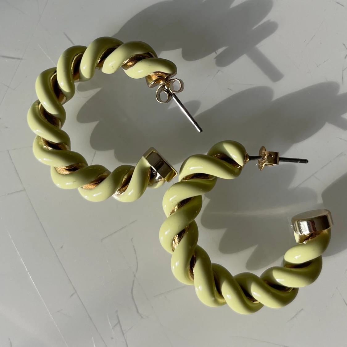 Örhängen från & other stories