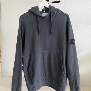 Stone Island Luvtröja - Stone Island, köpt sent 10-tal.  Inga skavanker.