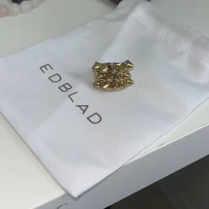 Edblad ring  - Super fin edbladrig. Sparsamt använd. Säljer då den inte riktigt är min stil längre. Storlek 16mm 