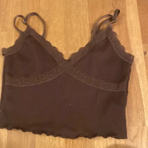 Brunt linne med spets - xs Nästan aldrig använd   25kr + frakt