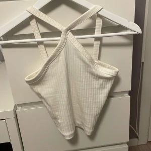 Linne - Den är uppsydd i banden och är i nyskick!