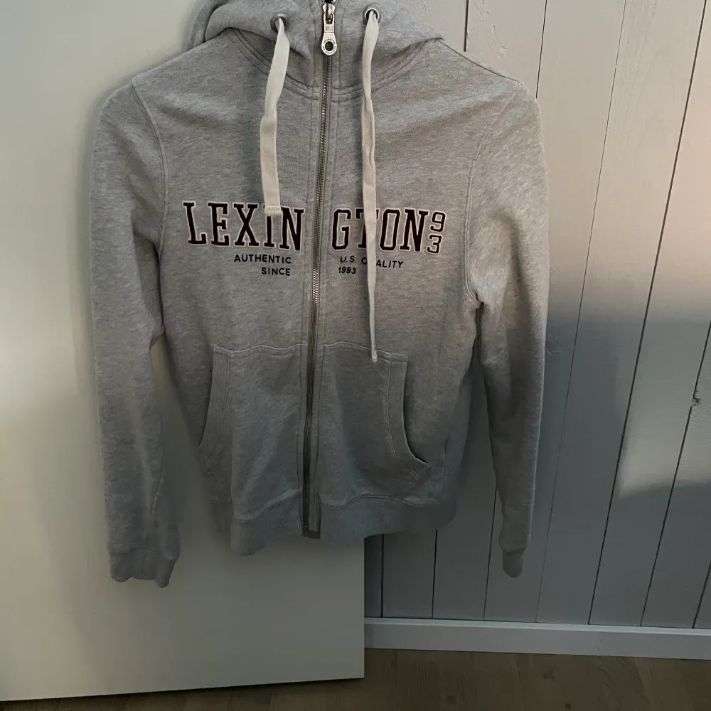 Fin hoodie från lexington, strl xs, knappt använd . Hoodies.