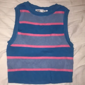 Zara linne - Har aldrigt använt och har inte ens tagit bort prislappen. Den är lite liten i storleken och skulle kunna passa en s också. Skicka ett privat meddelande ifall du är intresserad.