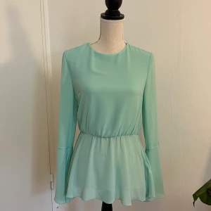 Turkos långärmad blus - Lite 70 tal! Så fin, ärvt av en släkting!