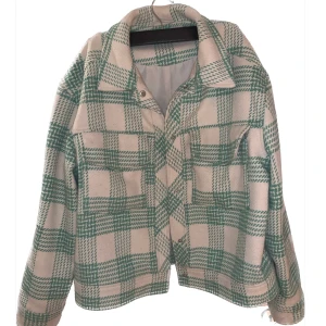 Höst jacka - Höst jacka från Ginatricot stl L men passar mindre också