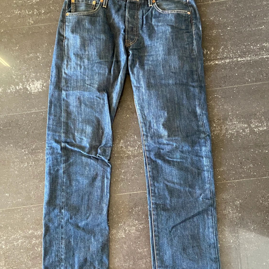 Blå levis jeans