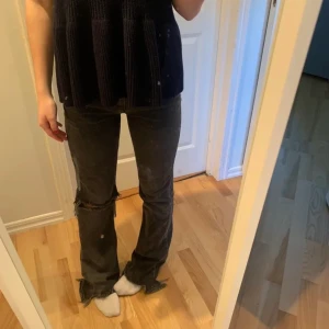 Bootcut jeans - Säljer dessa jeans som jag tyvärr har tröttnat på💕 Det är mid waist och full length