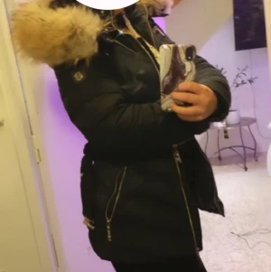 Hollister jacka  - En fin jacka som jag typ aldrig har använt 