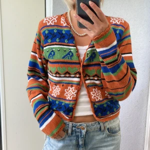 Stickad kofta - Supersnygg och special kofta! Frakt tillkommer 😊 passar en S