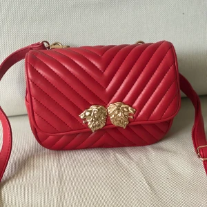 Axelremsväska  - Använd fåtal gånger! Justerbart band till 