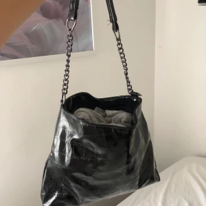 Väska - Säljer denna från shein väska mycket billigt.