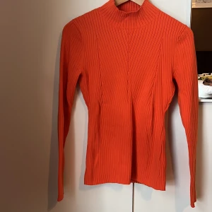 Polo tröja - Super snygg polo tröja men bra passform. Använd 1 gång. 