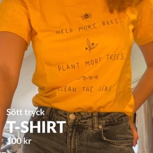 T-shirt med tryck  - T-shirt med tryck Orginalpris 599kr