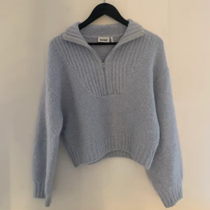 Stickad tröja - Söt stickad frön weekday. Aldrig använd