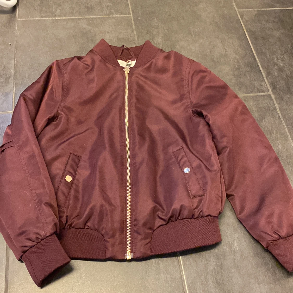 Vinröd vår/höst jacka 