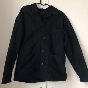 Uniqlo overshirt - En jacka va fan mer finns de o säga !!!!!   😤