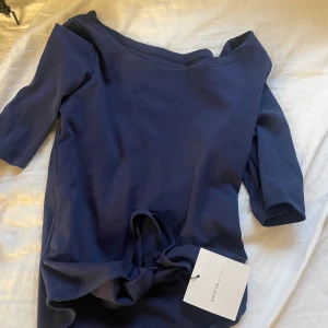 Basic body - Fin mörkblå body, aldrig använd. Storleken passar XS-M