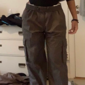 Cargo pants - Säljer då de inte används, köpta i en butik i norrtälje :) priset går inte att förhandla tyvärr😊