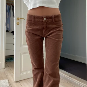 Manchesterbyxor från Brandy Melville  - Ett par skitsnygga byxor i Manchester som jag har köpt i London men tyvärr är lite för stora, aldrig använda! Det är ju one size men skulle säga att det passar bäst en 34/xs-s 💕 