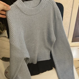 Tröjor!! - Tre fina tröjor som passar perfekt till sommarkvällarna! Skriv för mer info👌🏻❤️