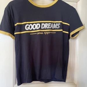 T-shirt  - Cool t-shirt med tryck från Pull & Bear i storlek S