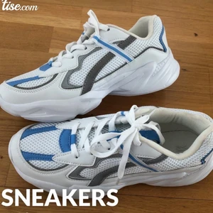 Sneakers  - Jättesnygga sneakers till ett bra pris, mycket bra skick då dem endast är testade på!   Köpt för 500kr
