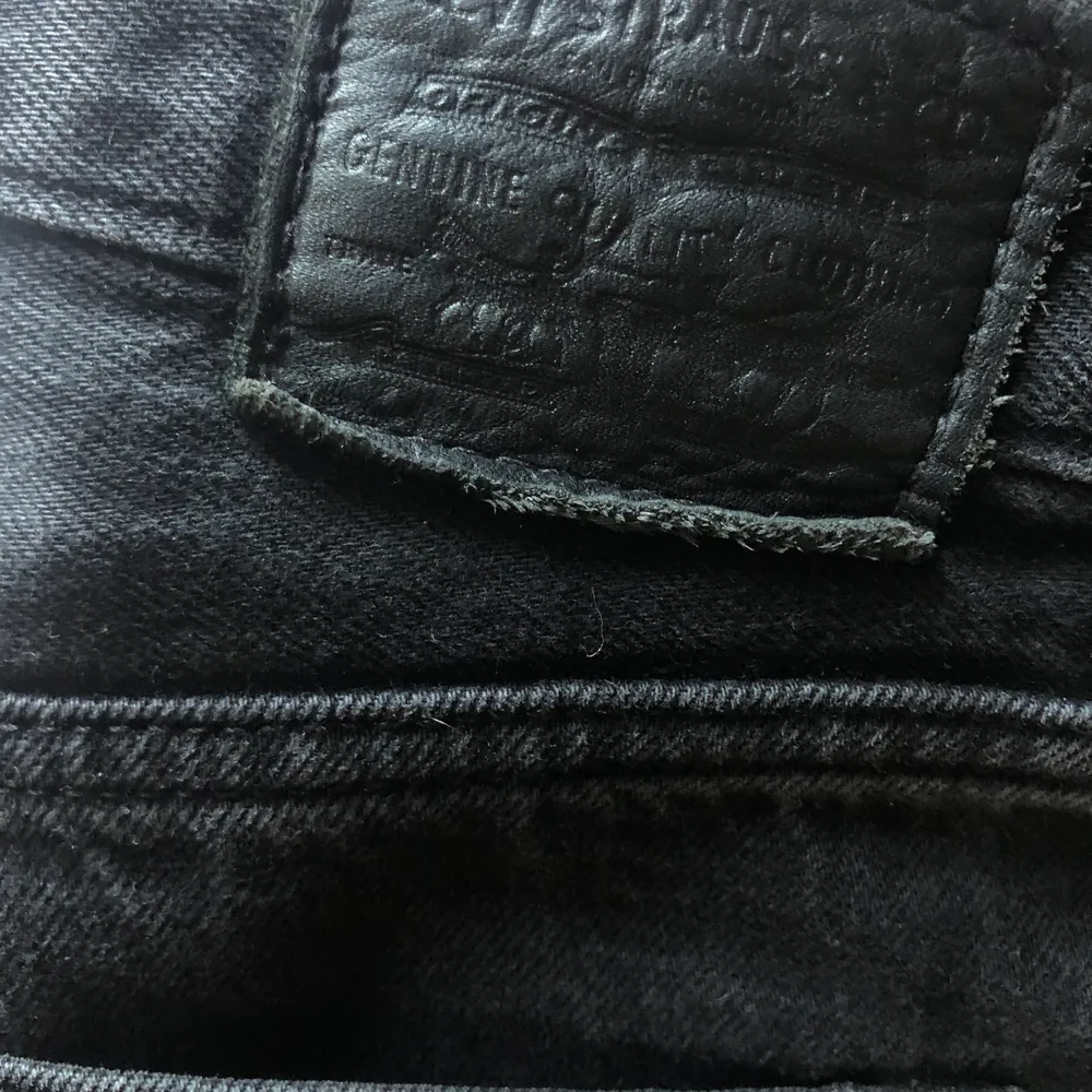 High Lose jeans från Levis, storlek 25/31. Jeans & Byxor.