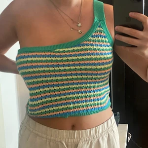 Virkad topp Stradivarius  - Skitsnygg virkad topp, har aldrig användt. Detta är en storlek M men passar S också. 