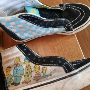 Vans Simpsons storlek 31 - Fina Vans Simpsons. Saknar snören. Stl 31, 18,5 cm 