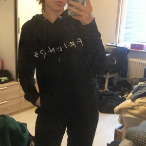 Friends hoodie - Mysig hoodie som inte kommer till användning 
