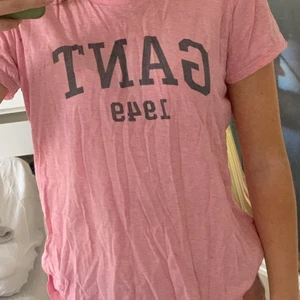 Två t-shirts - Köp en för 30kr eller båda för 50kr