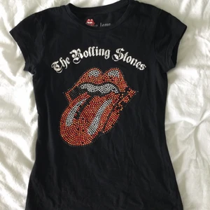 T-shirt - Svart T-shirt med tryck, passar till xs-s