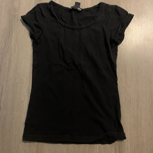 T-shirt H&M - T-shirt från H&M 