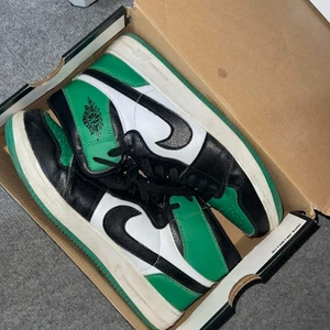 Nike  - Säljer mina jordans som är inte använda mycket max 5 gånger 