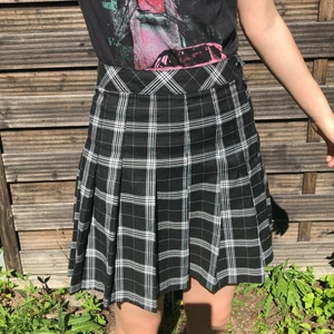 Rutig kjol - En rutig kjol i strl xs-s från H&M.