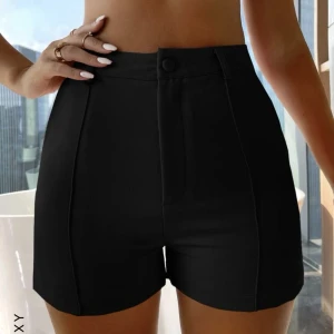 Helt nya shorts - Säljer mina helt nya shorts pågrund av att dom inte passade💓